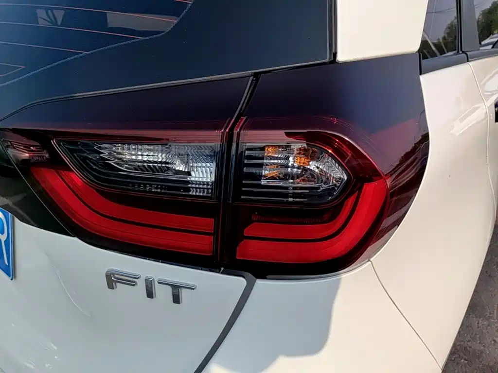 Honda Fit — фото 7