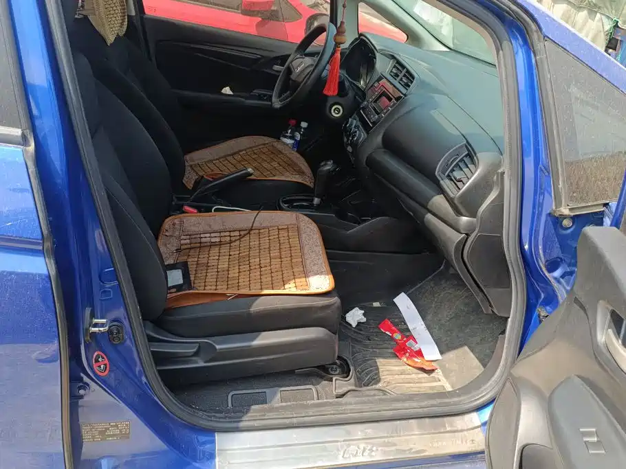 Honda Fit — фото 8