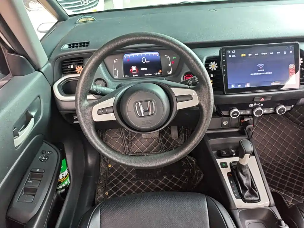 Honda Fit — фото 10