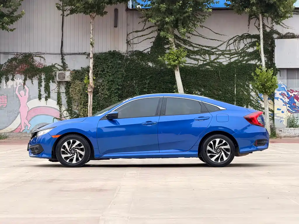 Honda Civic — фото 4