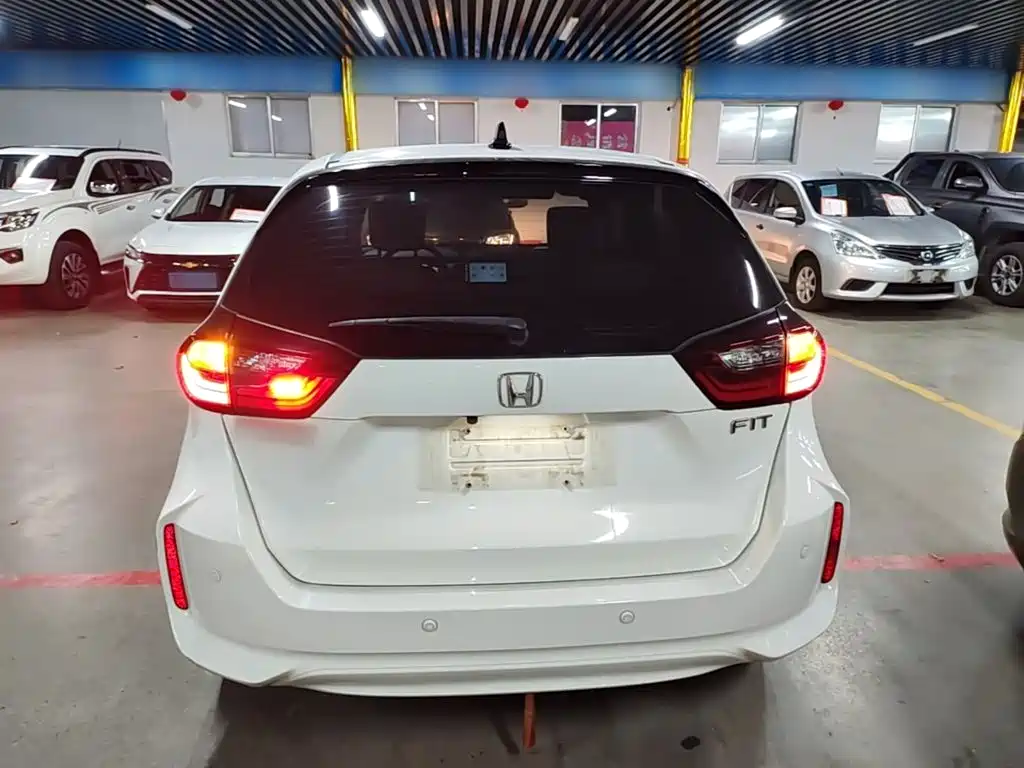 Honda Fit — фото 5