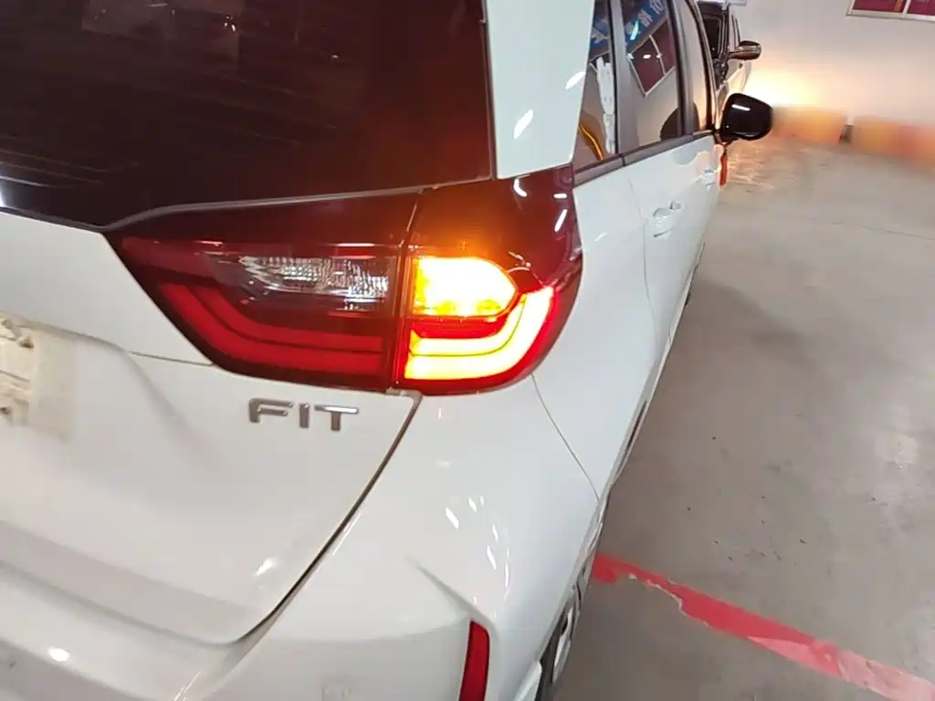 Honda Fit — фото 7