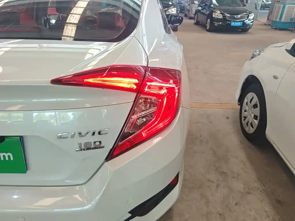 Honda Civic — фото 7