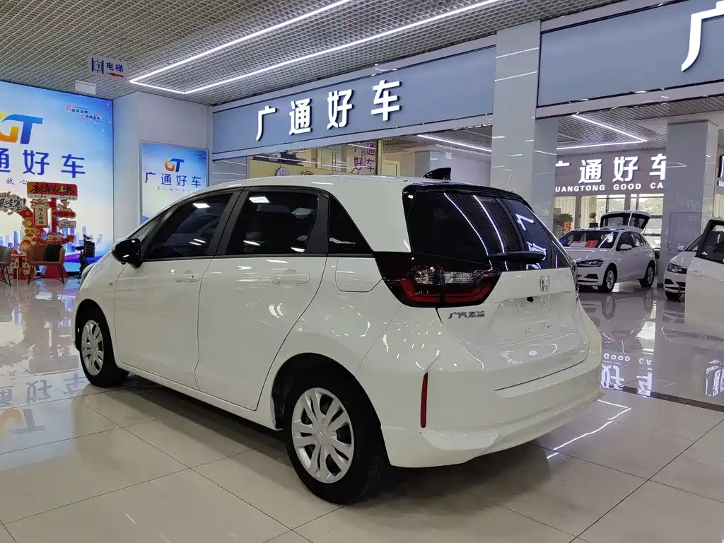 Honda Fit — фото 8