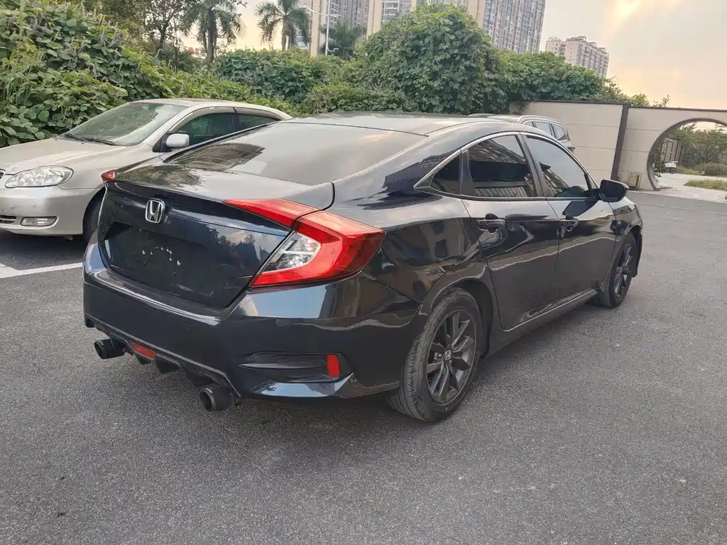 Honda Civic — фото 4