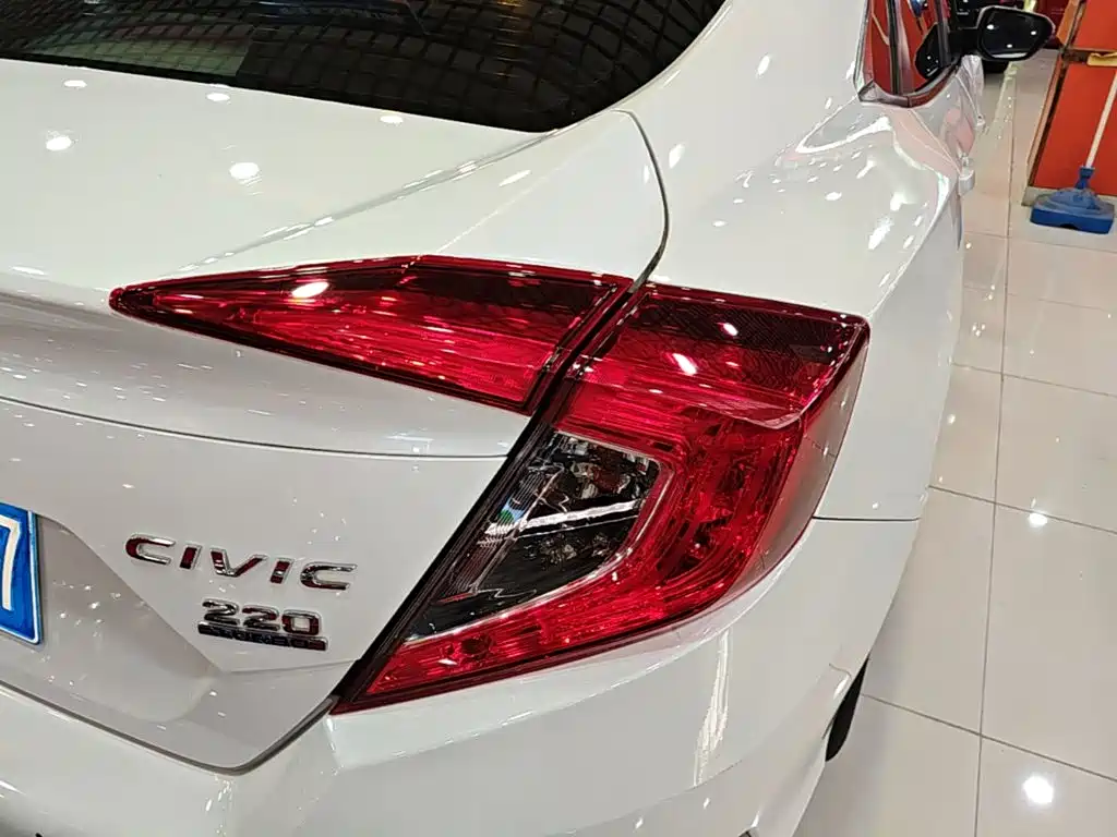 Honda Civic — фото 7