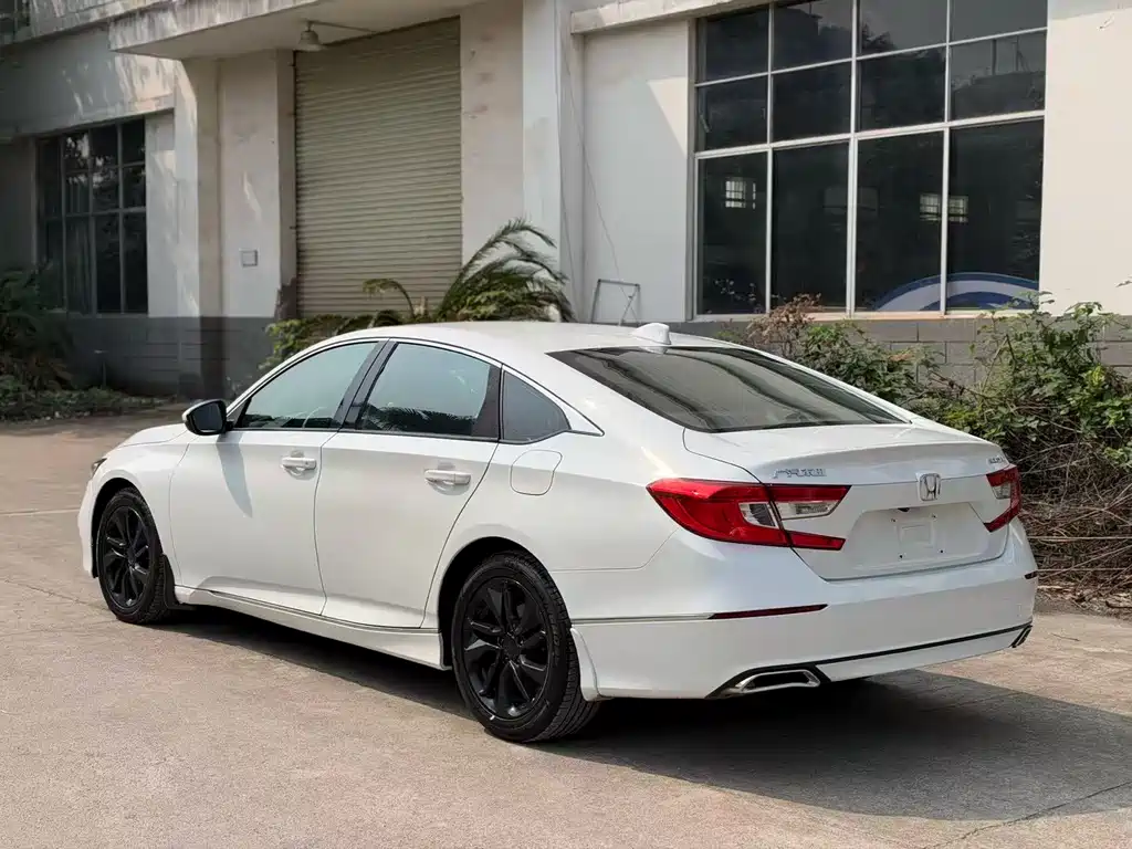 Honda Accord — фото 4
