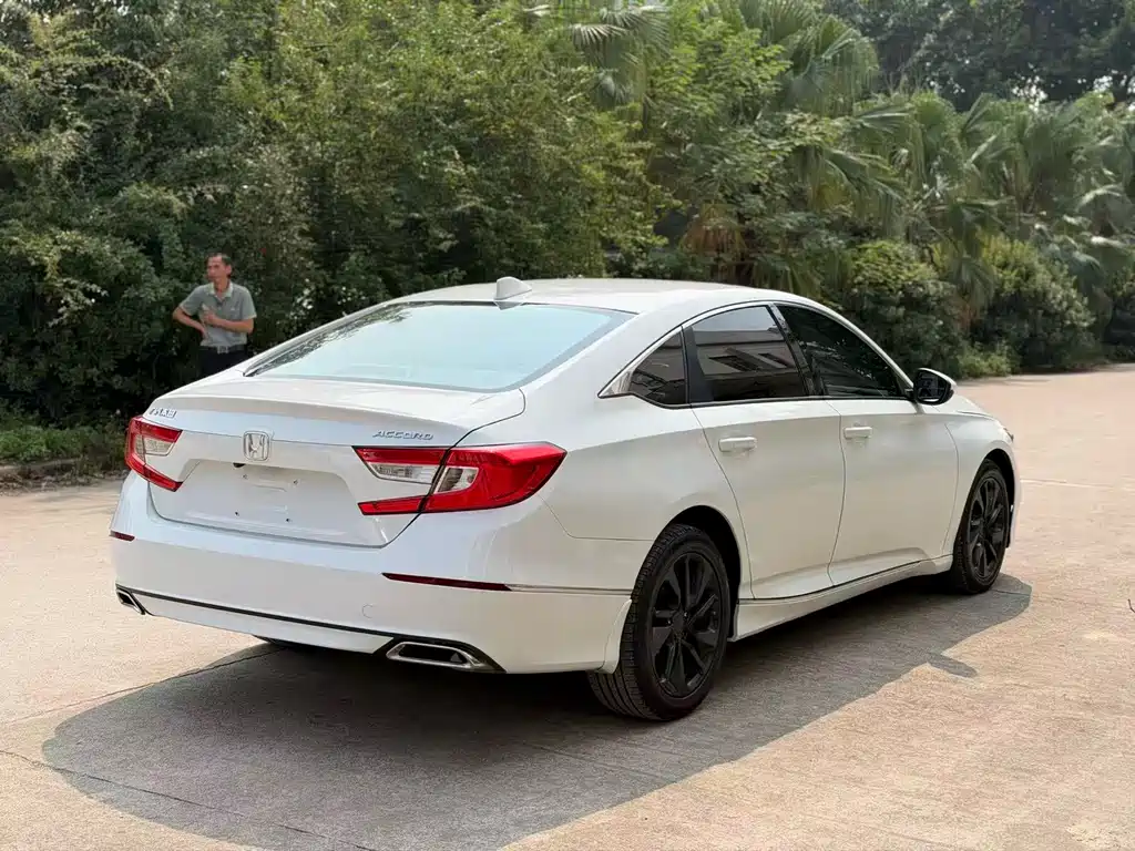 Honda Accord — фото 6