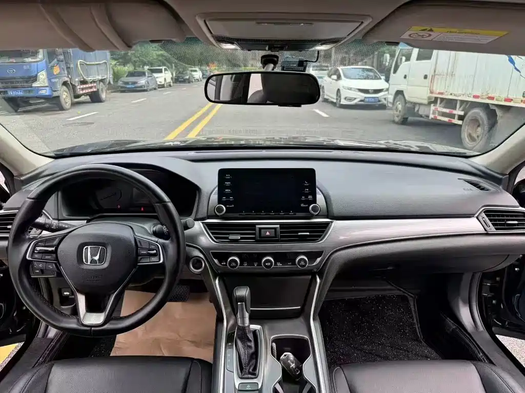 Honda Accord — фото 7