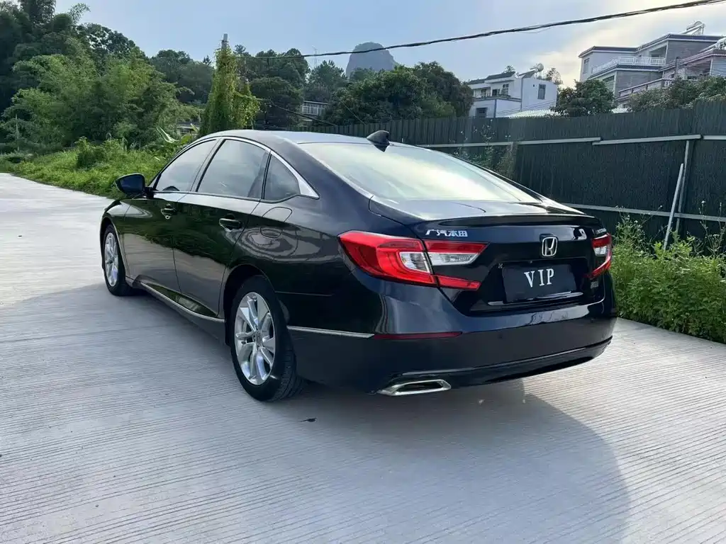 Honda Accord — фото 9