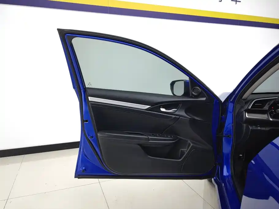 Honda Civic — фото 7