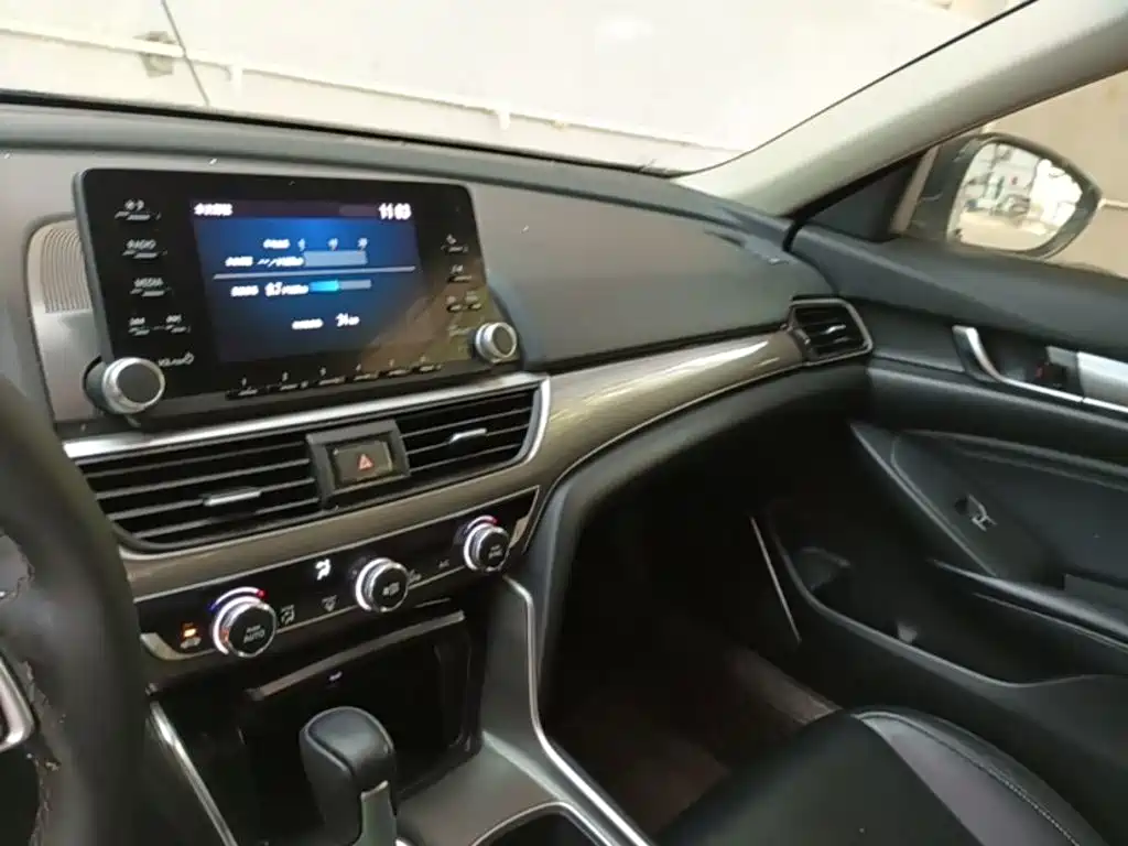 Honda Accord — фото 9