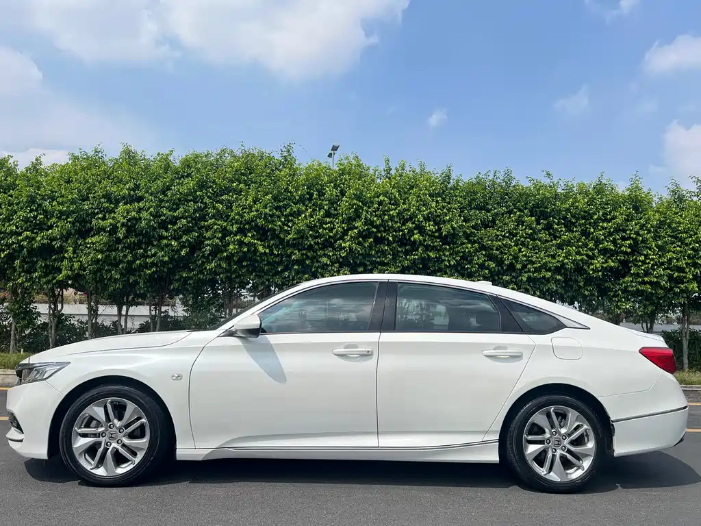 Honda Accord — фото 7