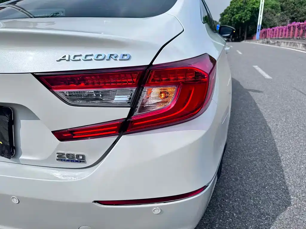 Honda Accord — фото 15