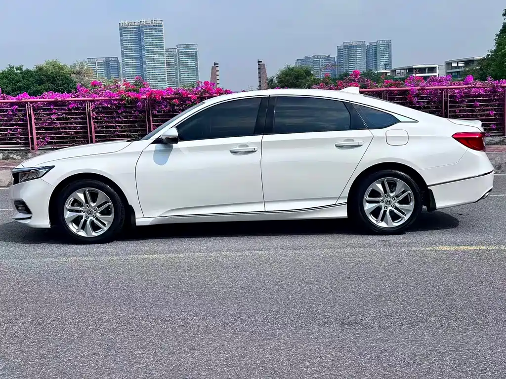 Honda Accord — фото 4