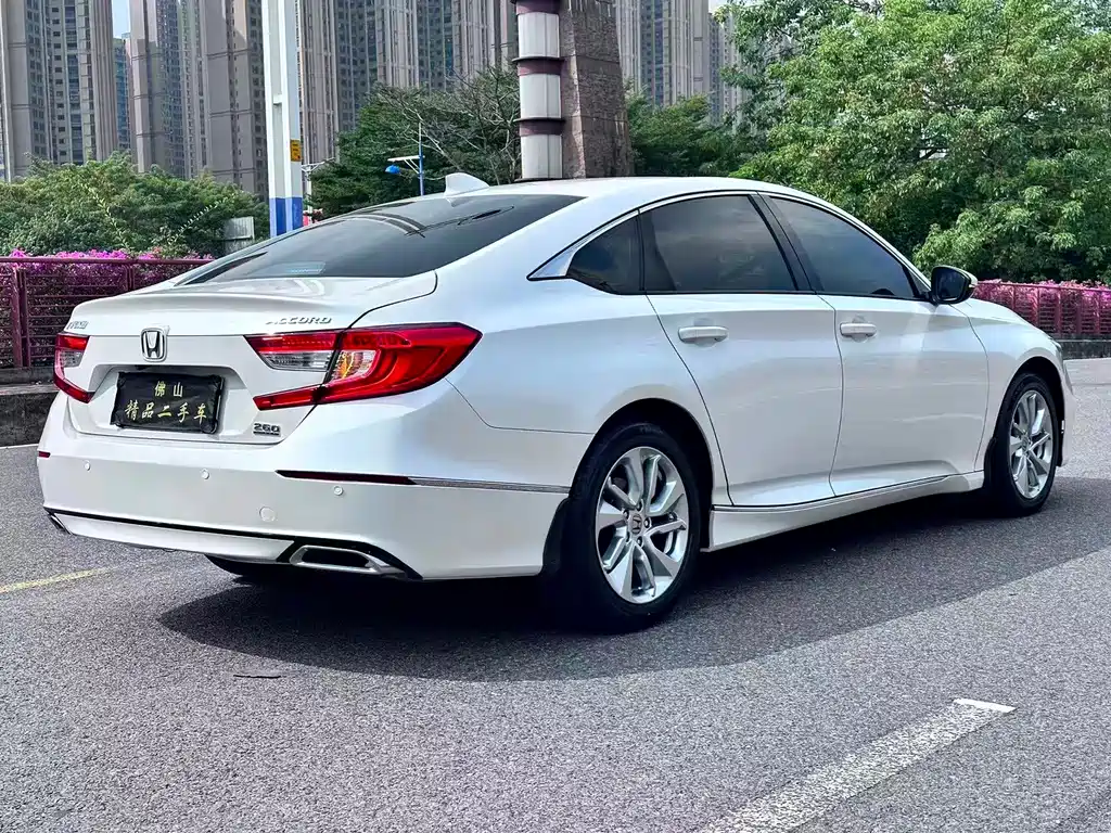 Honda Accord — фото 8