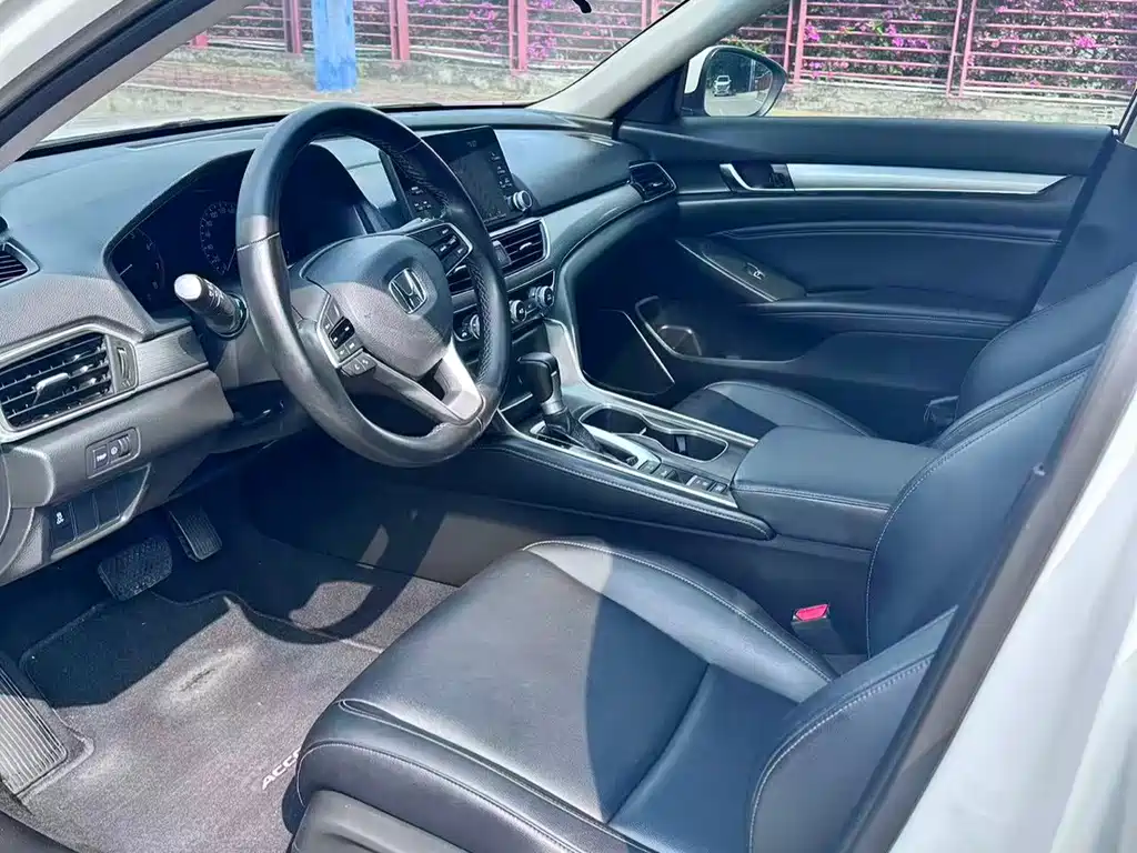 Honda Accord — фото 9
