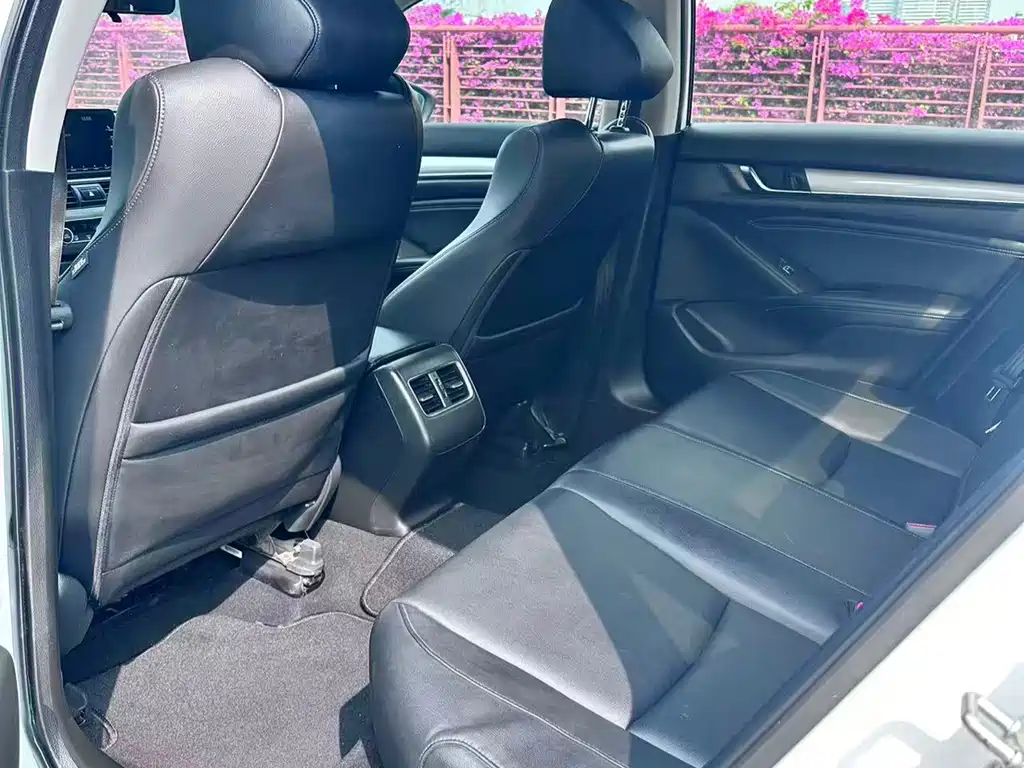 Honda Accord — фото 10