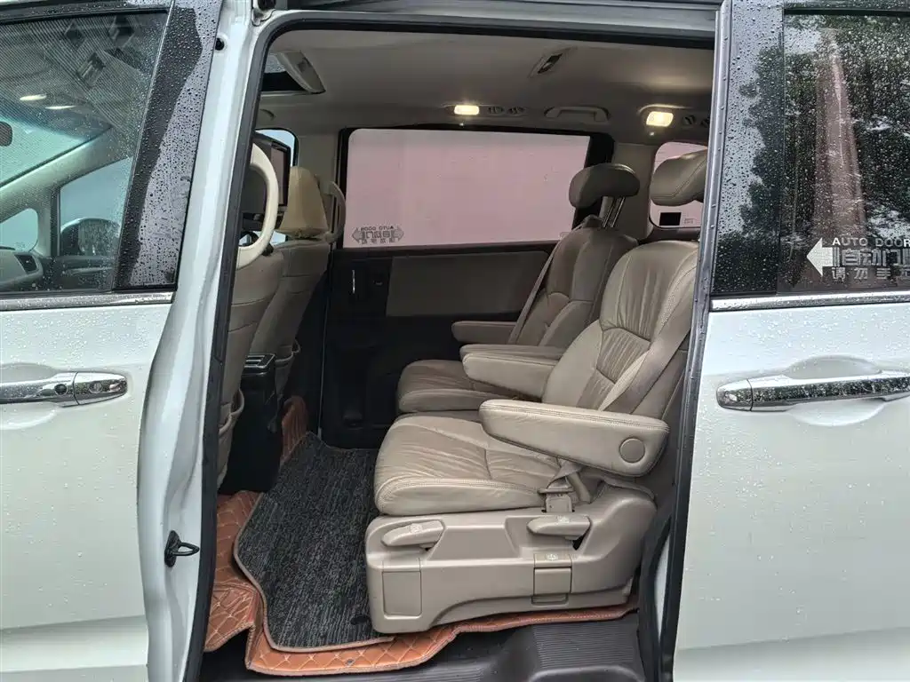 Honda Odyssey — фото 15