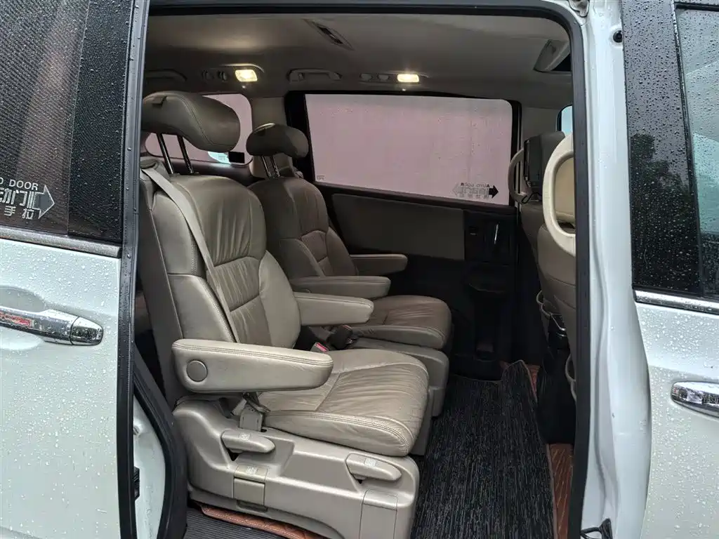 Honda Odyssey — фото 18