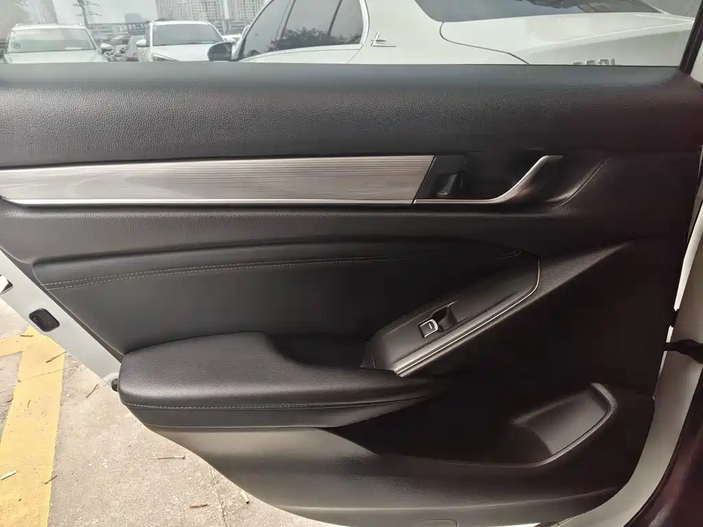 Honda Accord — фото 20