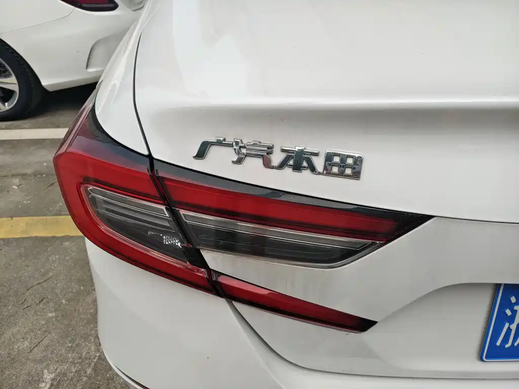 Honda Accord — фото 10