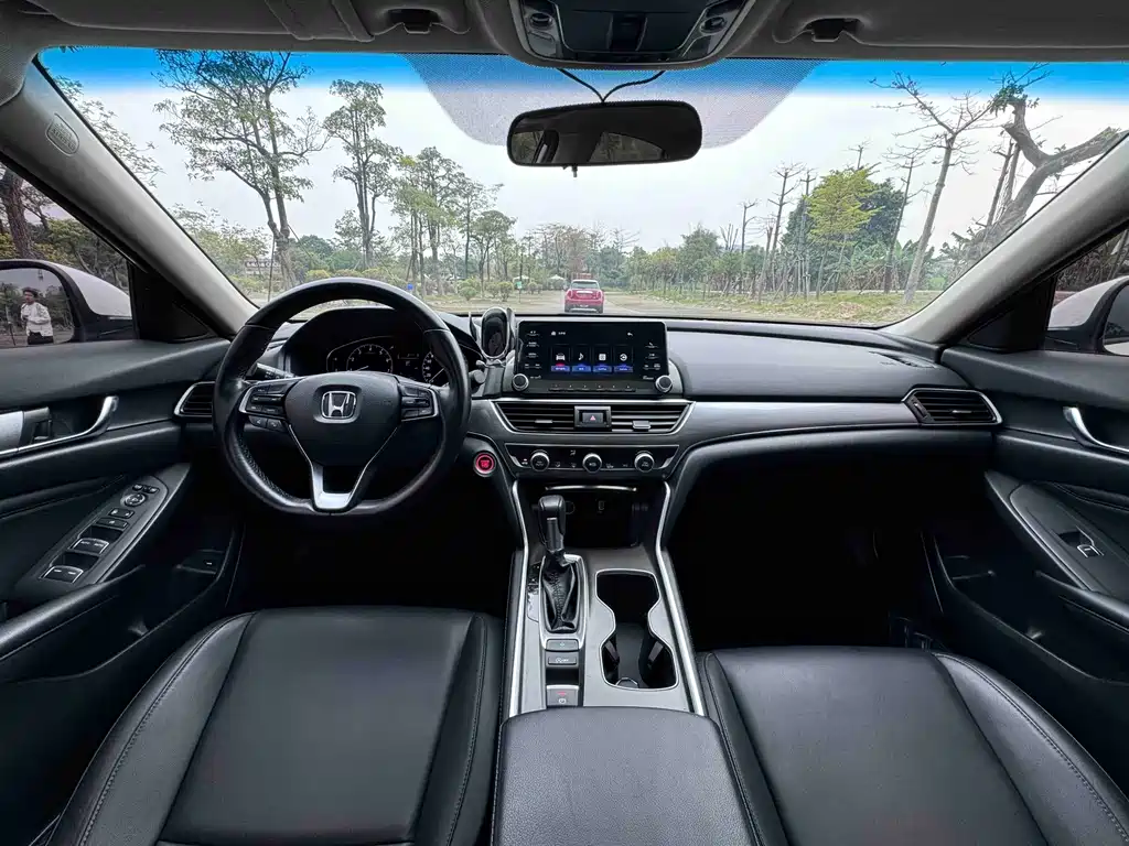 Honda Accord — фото 11