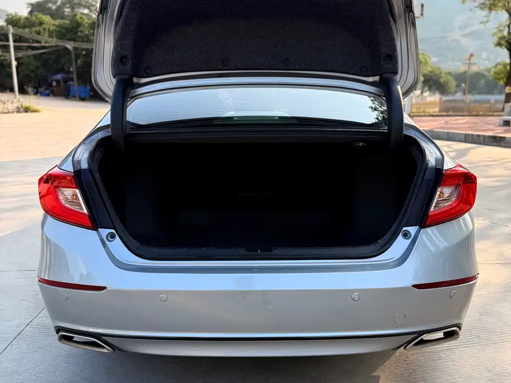 Honda Accord — фото 11