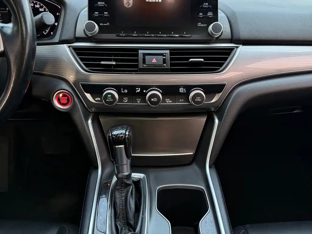Honda Accord — фото 17