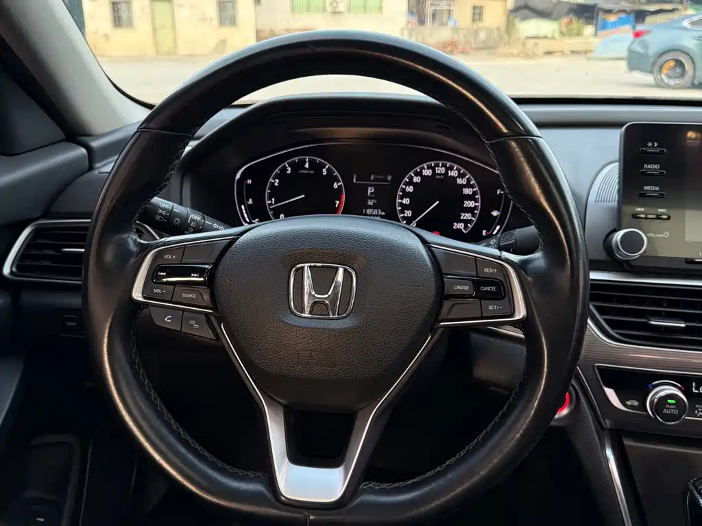 Honda Accord — фото 18