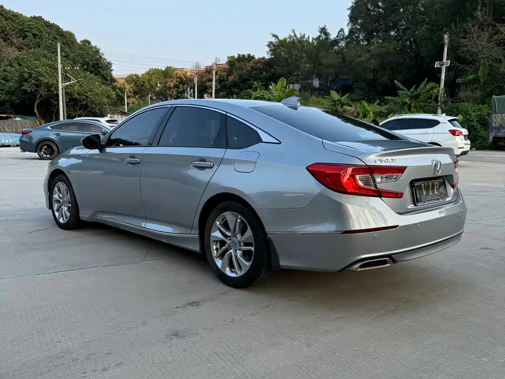 Honda Accord — фото 4