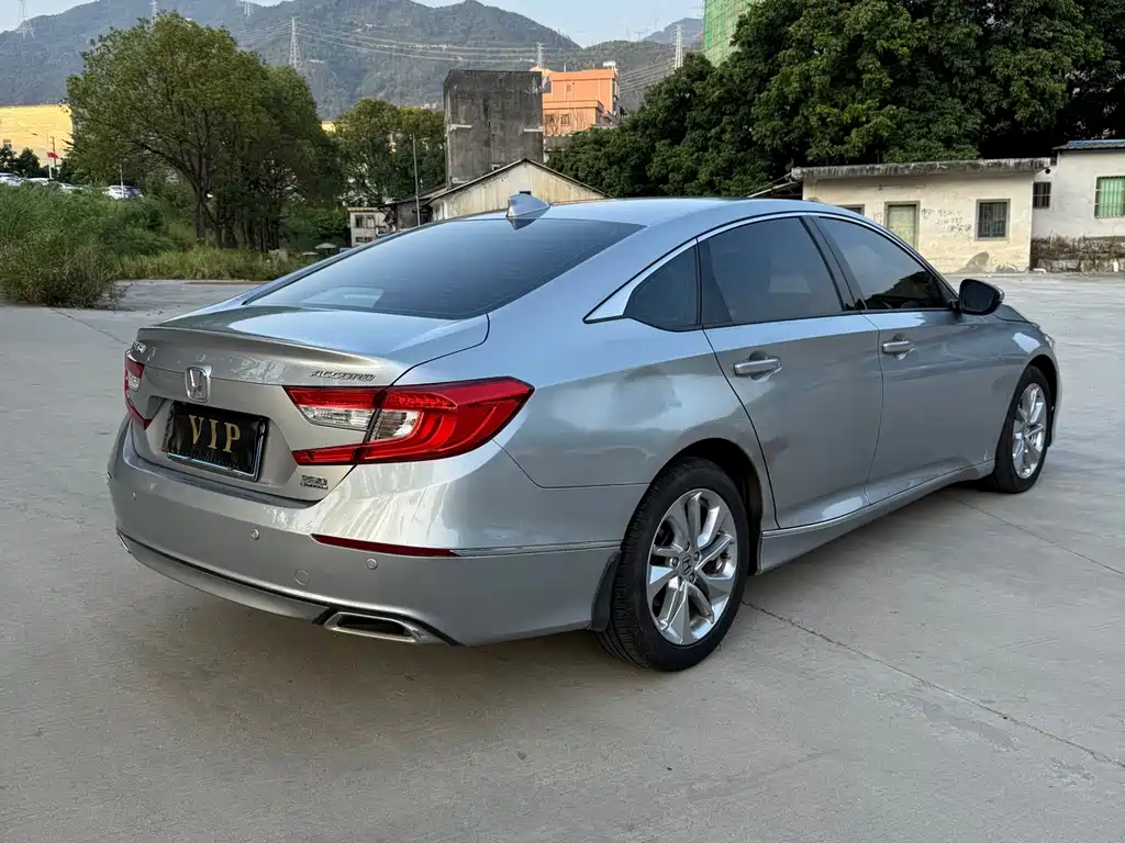 Honda Accord — фото 6