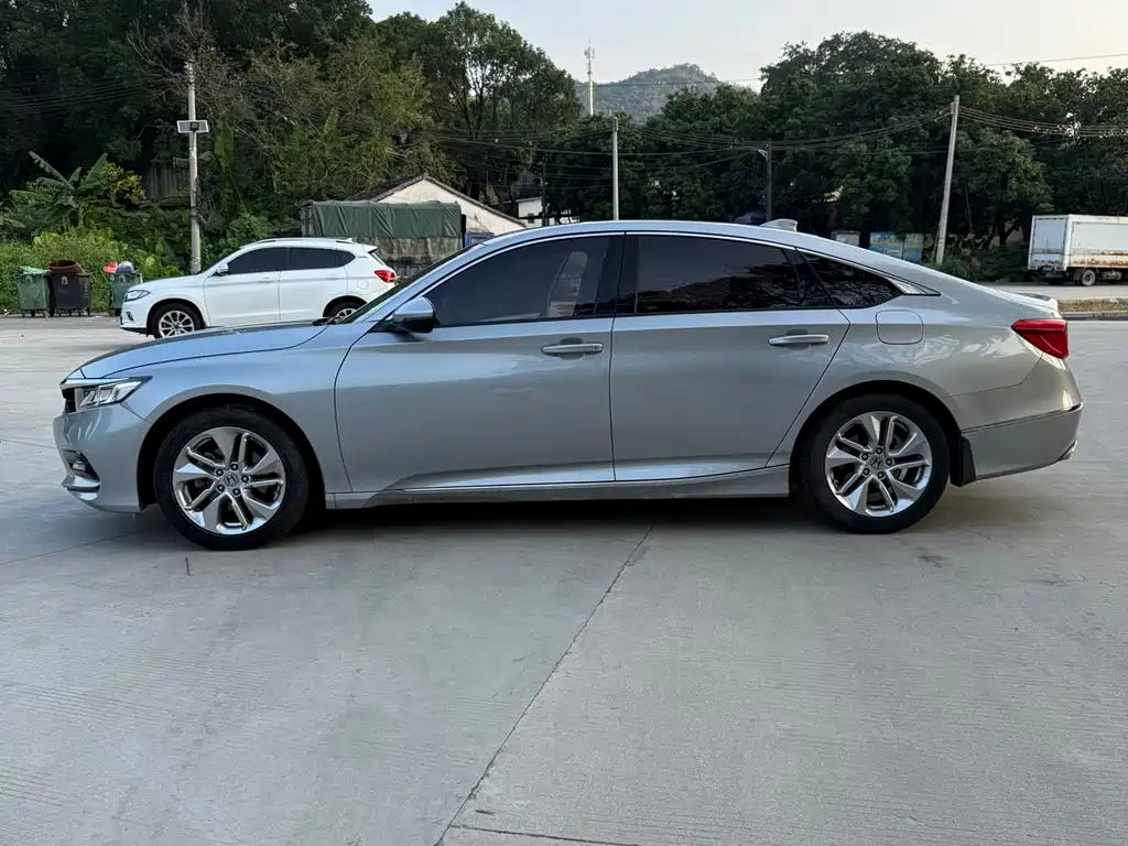 Honda Accord — фото 8