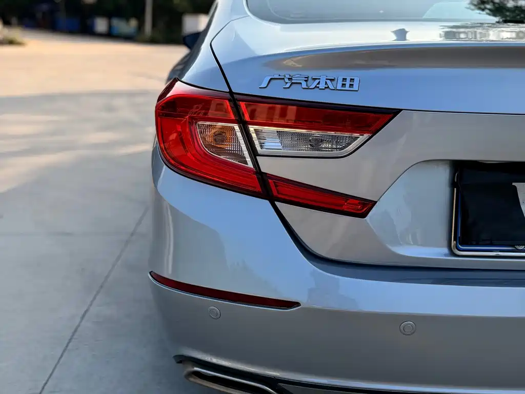 Honda Accord — фото 10