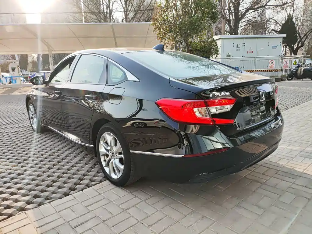 Honda Accord — фото 20
