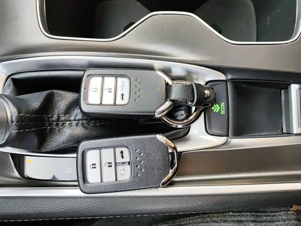 Honda Accord — фото 10