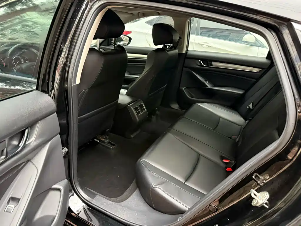 Honda Accord — фото 9
