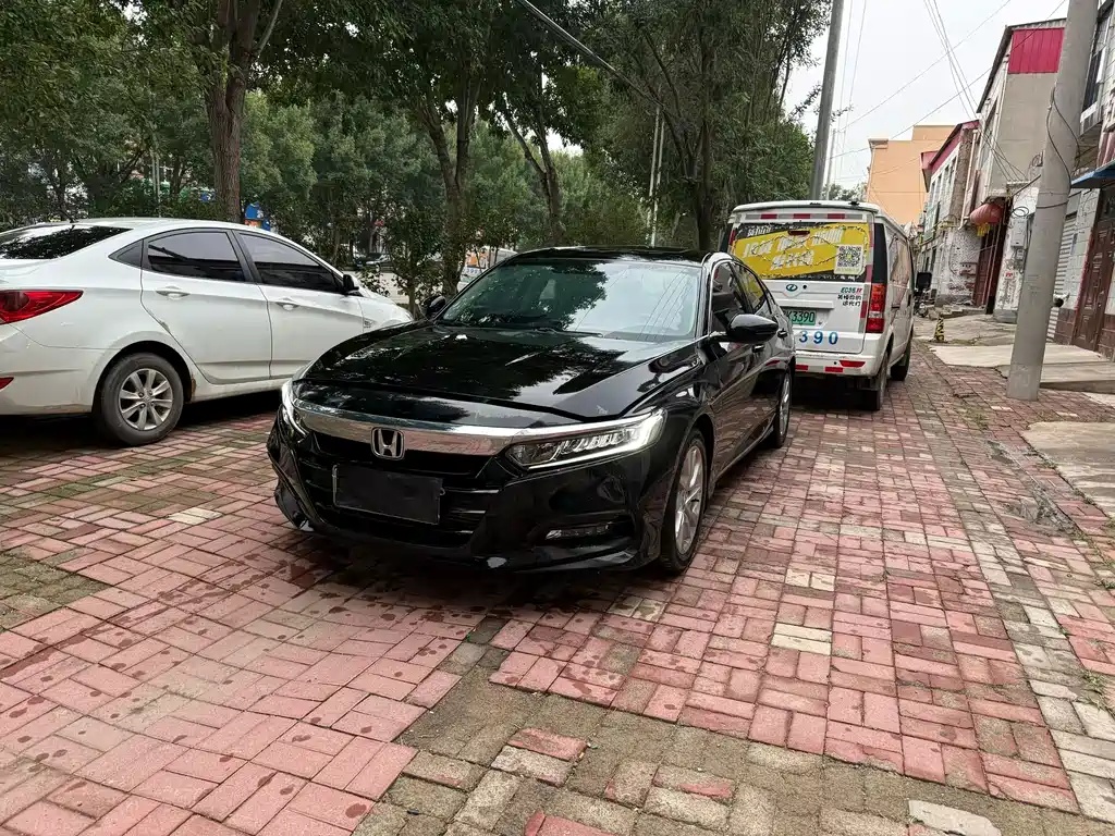 Honda Accord — фото 1