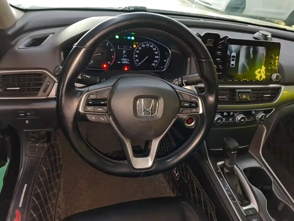 Honda Accord — фото 10