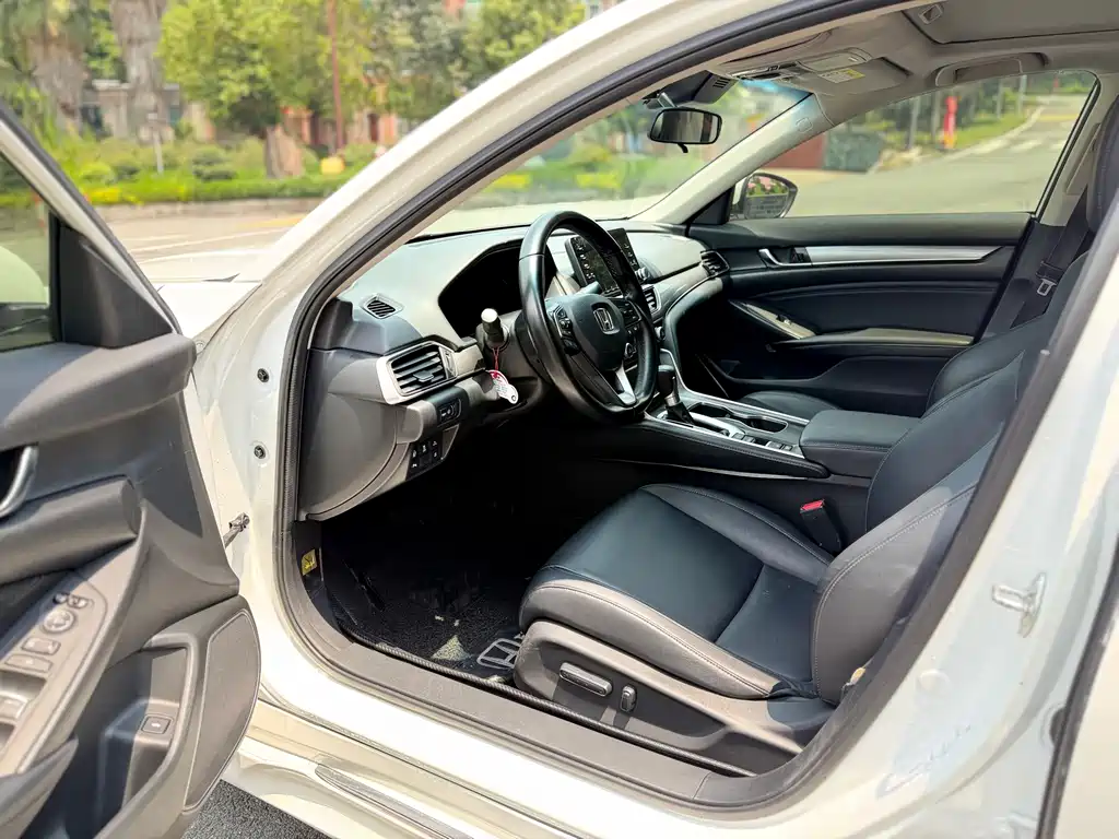Honda Accord — фото 4