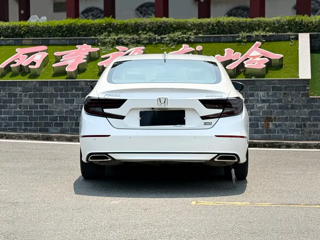 Honda Accord — фото 8