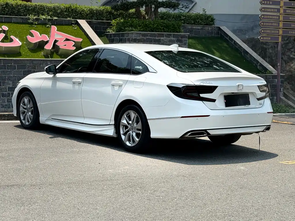Honda Accord — фото 9