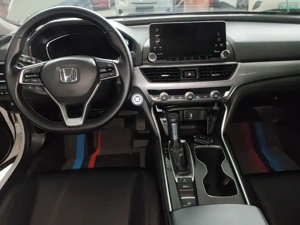 Honda Accord — фото 9