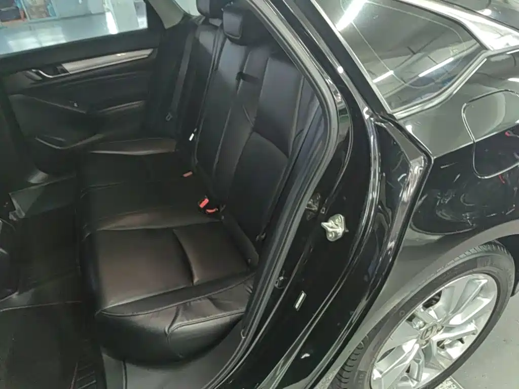 Honda Accord — фото 16