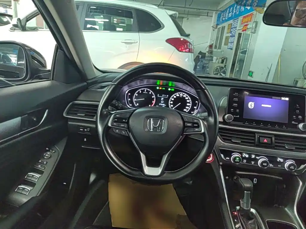 Honda Accord — фото 10