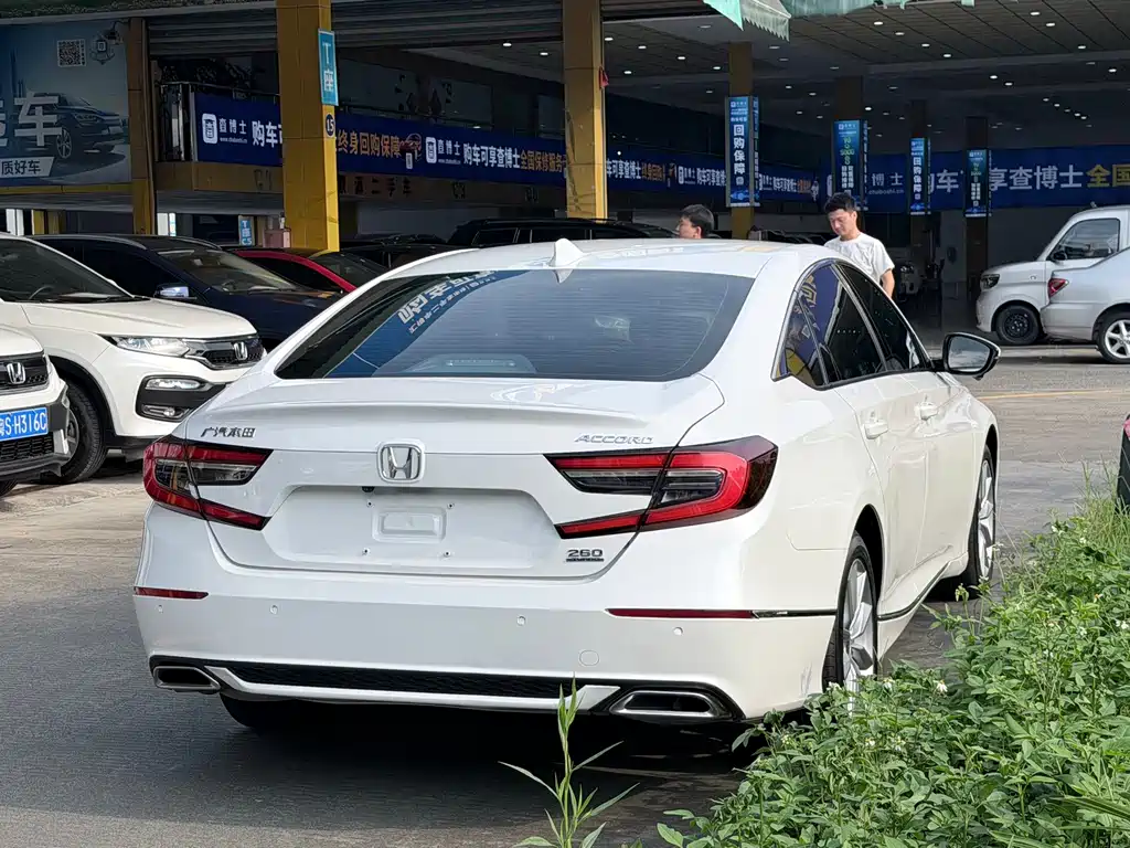 Honda Accord — фото 11