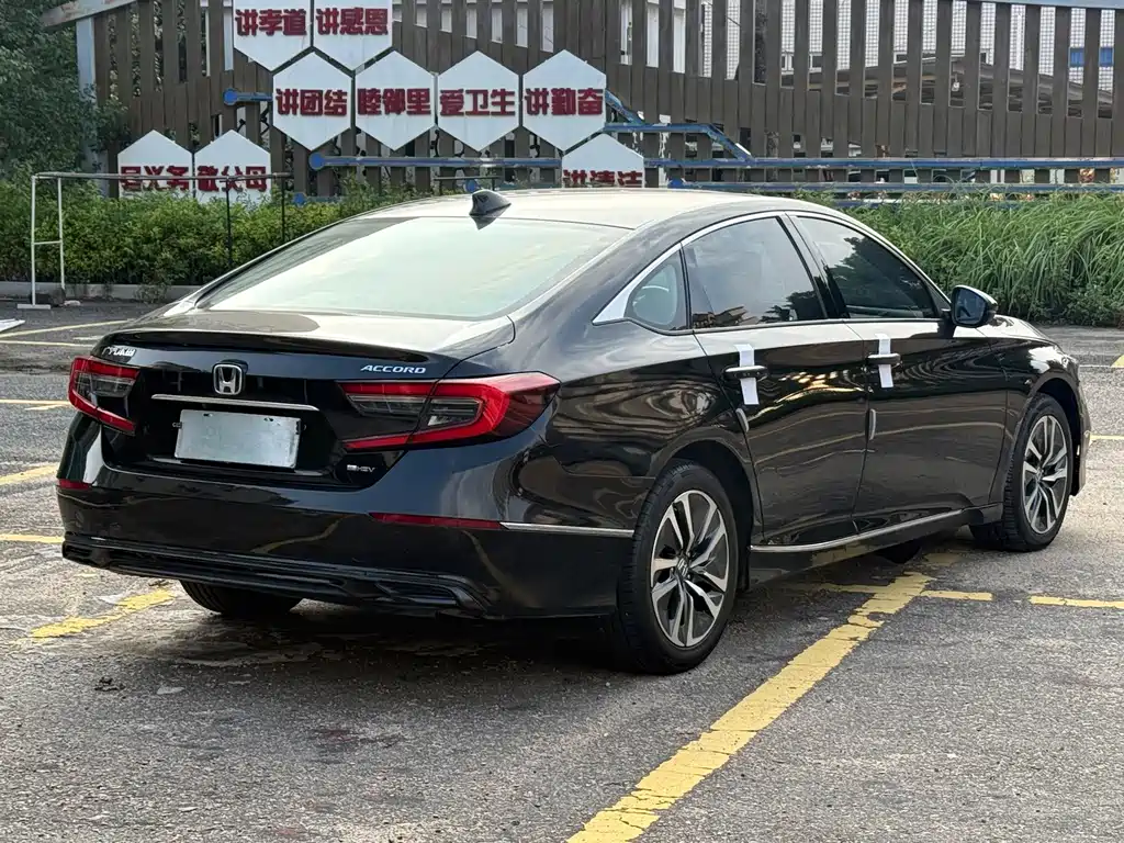 Honda Accord — фото 7