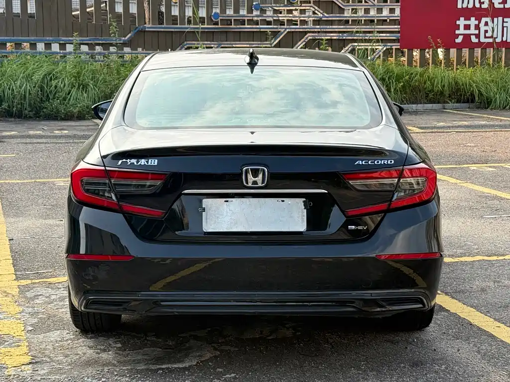 Honda Accord — фото 8