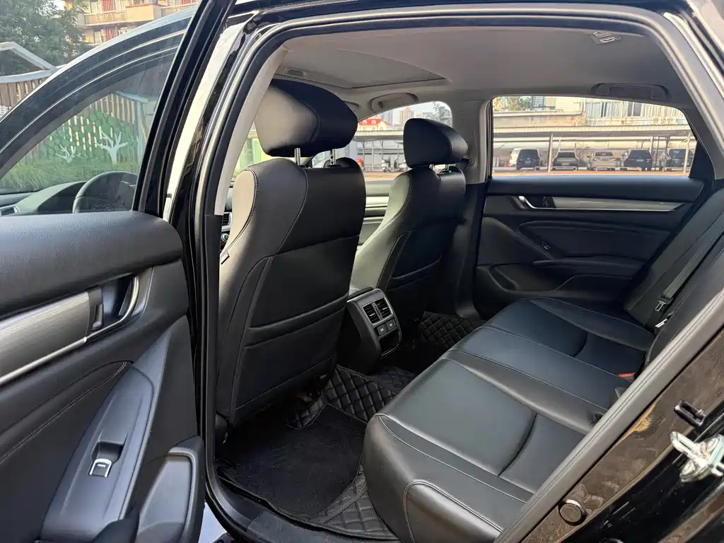 Honda Accord — фото 10