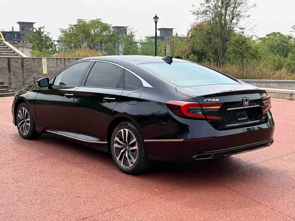 Honda Accord — фото 7
